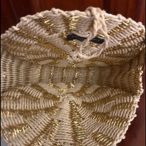 American eagle round wicker purse beige and gold - Picture 3 of 4